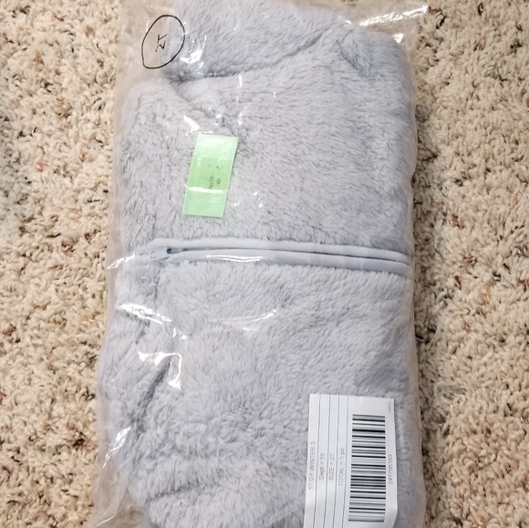 🍒NEW🍒 GYMBOREE SWEATER DRESS, HOODIE, OR T SHIRT - Picture 4 of 7